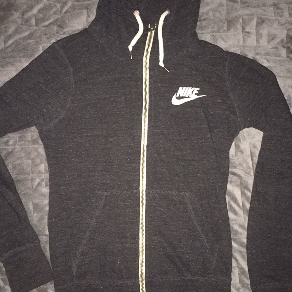 ▫️nike fitted zip-up hoodie
